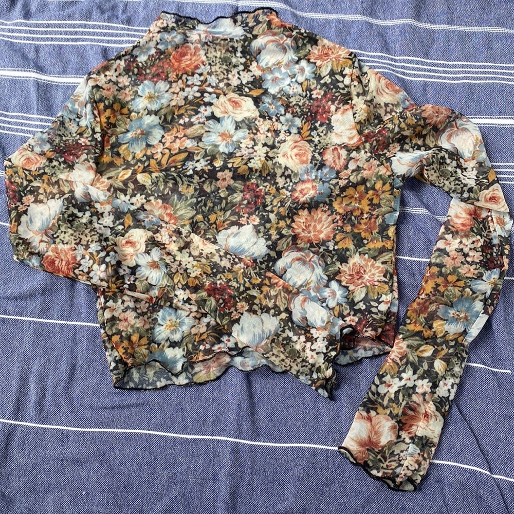 Floral mesh crop